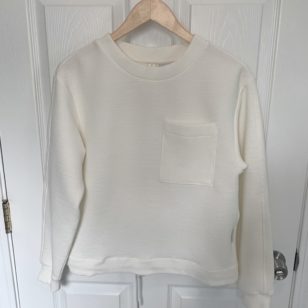 Varley XS sweatershirt. Adorable details, drawstring and peekaboo back in cream